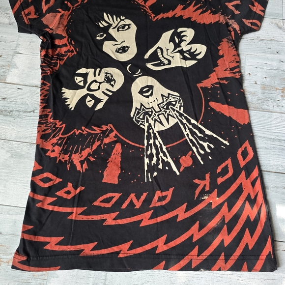 KISS Rock And Roll Over Short Sleeved Cut Out Back/Sleeves Shirt Womens Small - Picture 2 of 13
